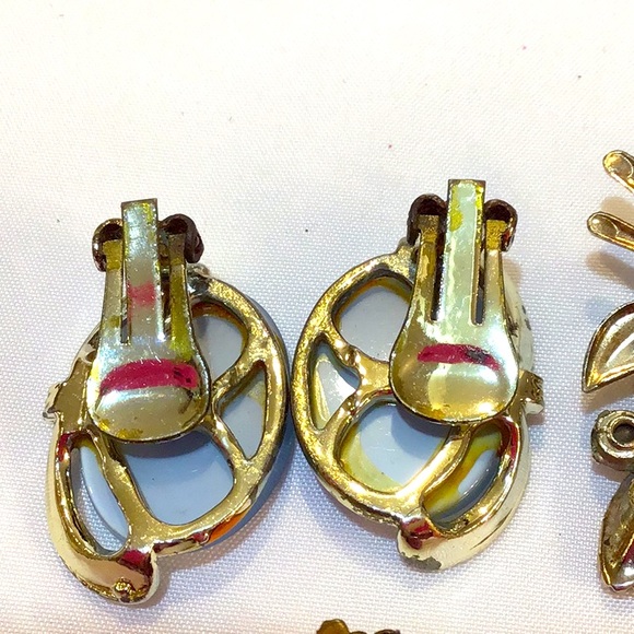 1950’s-60’s clip earrings, 4 pairs, with box - Picture 9 of 12